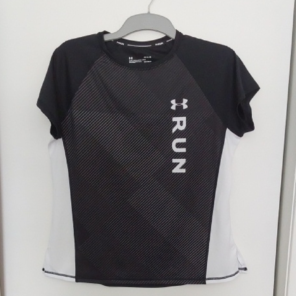 Under Armour Women's Black and White Running Top Large